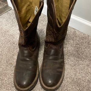 Mens Rocky round toe western boot.